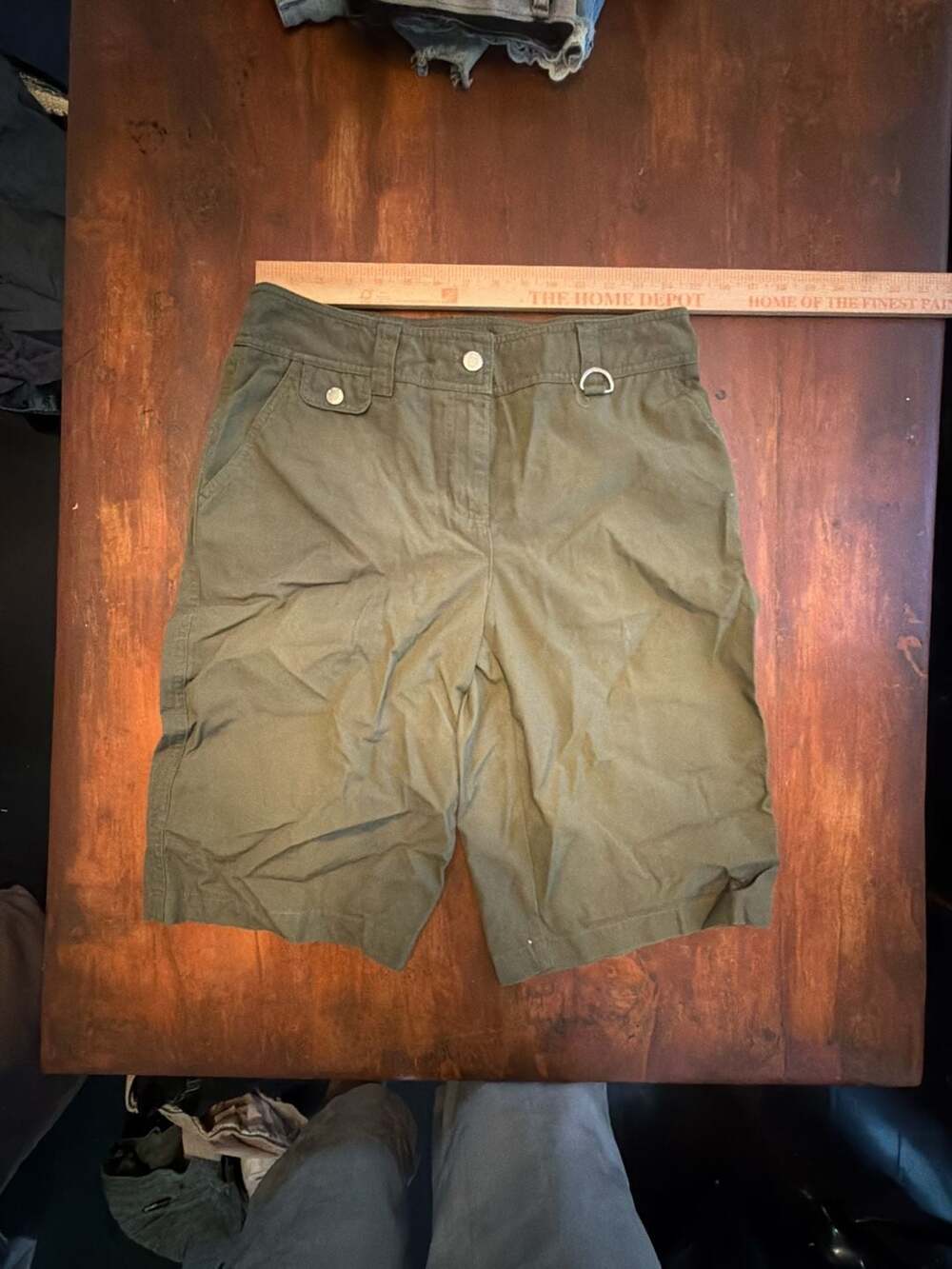 Jones New York Sport Olive Green Cargo Shorts Size 6